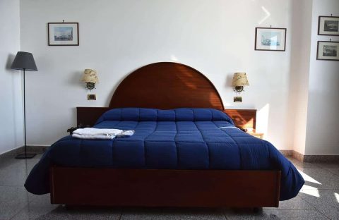 2_c6bo-voyage-plongee-italie-naples-parc-archeologique-sous-marin-baia-chambre-double-hotel-la-tripergola