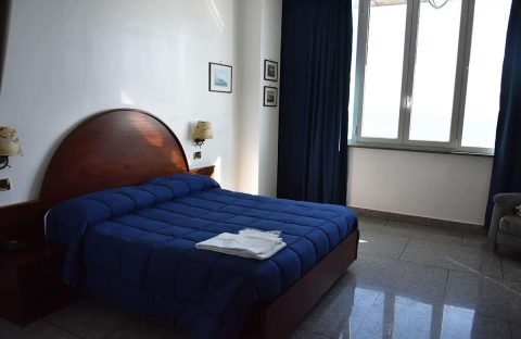 3_c6bo-voyage-plongee-italie-naples-parc-archeologique-sous-marin-baia-chambre-double-hotel-la-tripergola