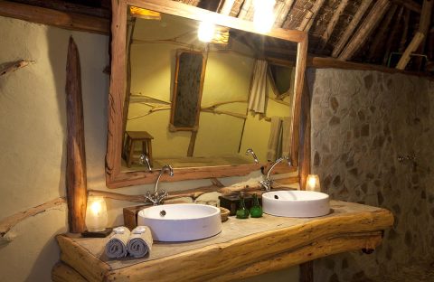 4_c6bo-voyage-plongee-kenya-safari-animalier-parc-national-tsavo-est-reserve-Exterieur-Standard-Tente-salle-de-bain